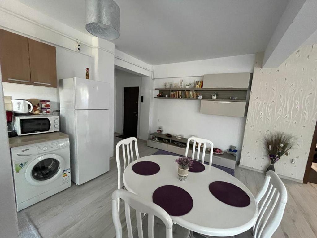 Deny'S Apartament Gura Humorului Buitenkant foto