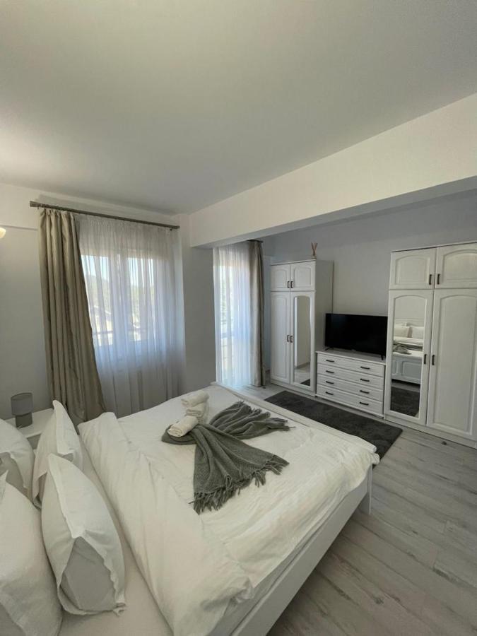 Deny'S Apartament Gura Humorului Buitenkant foto