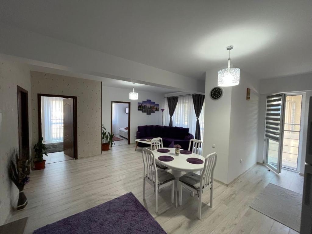 Deny'S Apartament Gura Humorului Buitenkant foto